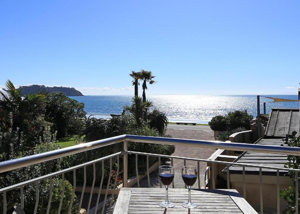 Waiheke Island - Onetangi Beachfront Apartments Exterior foto