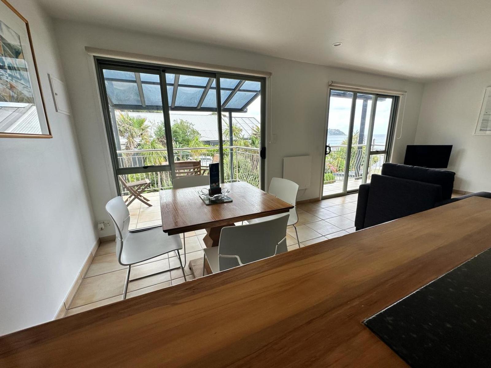 Waiheke Island - Onetangi Beachfront Apartments Exterior foto
